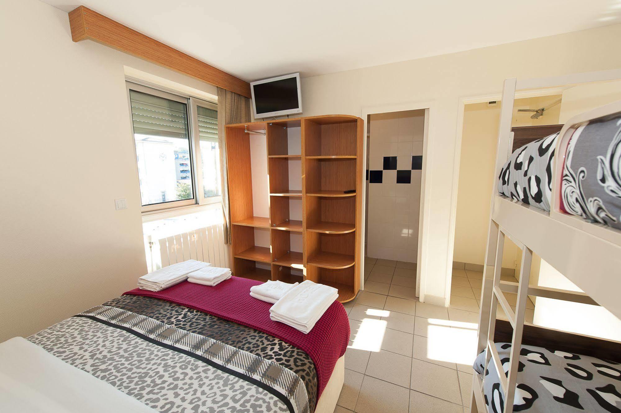 פואטייה Helios Hotel מראה חיצוני תמונה