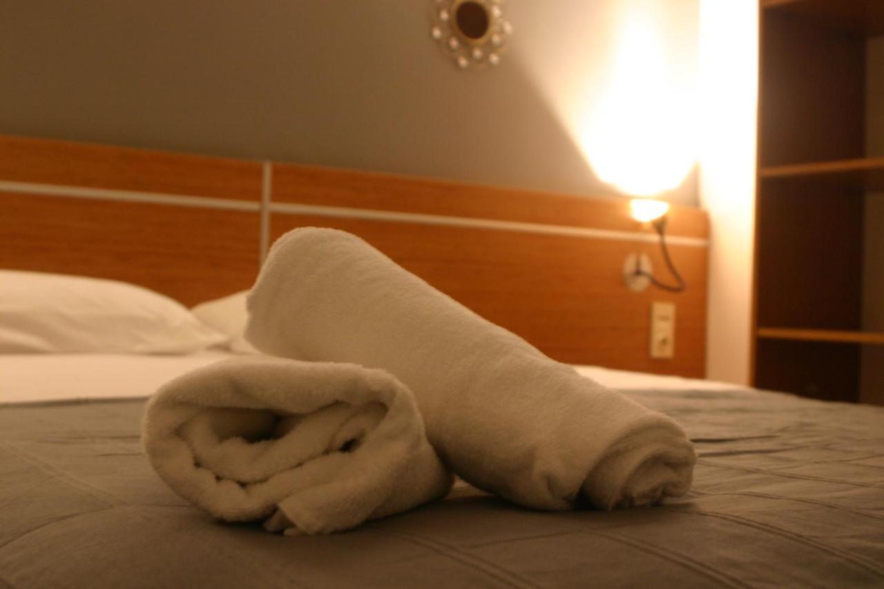 פואטייה Helios Hotel מראה חיצוני תמונה