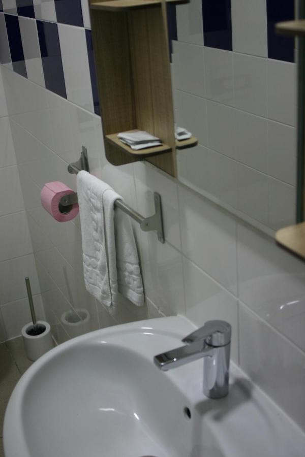 פואטייה Helios Hotel מראה חיצוני תמונה