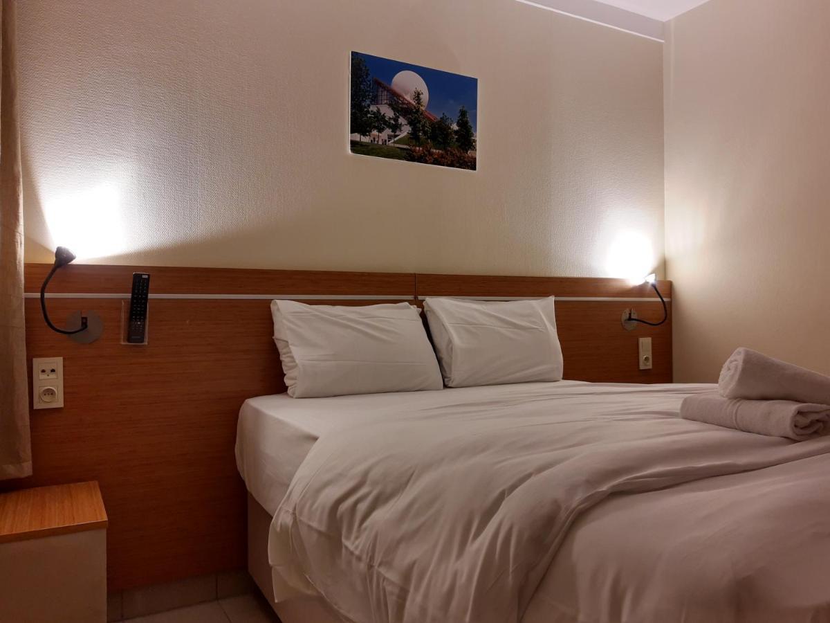 פואטייה Helios Hotel מראה חיצוני תמונה