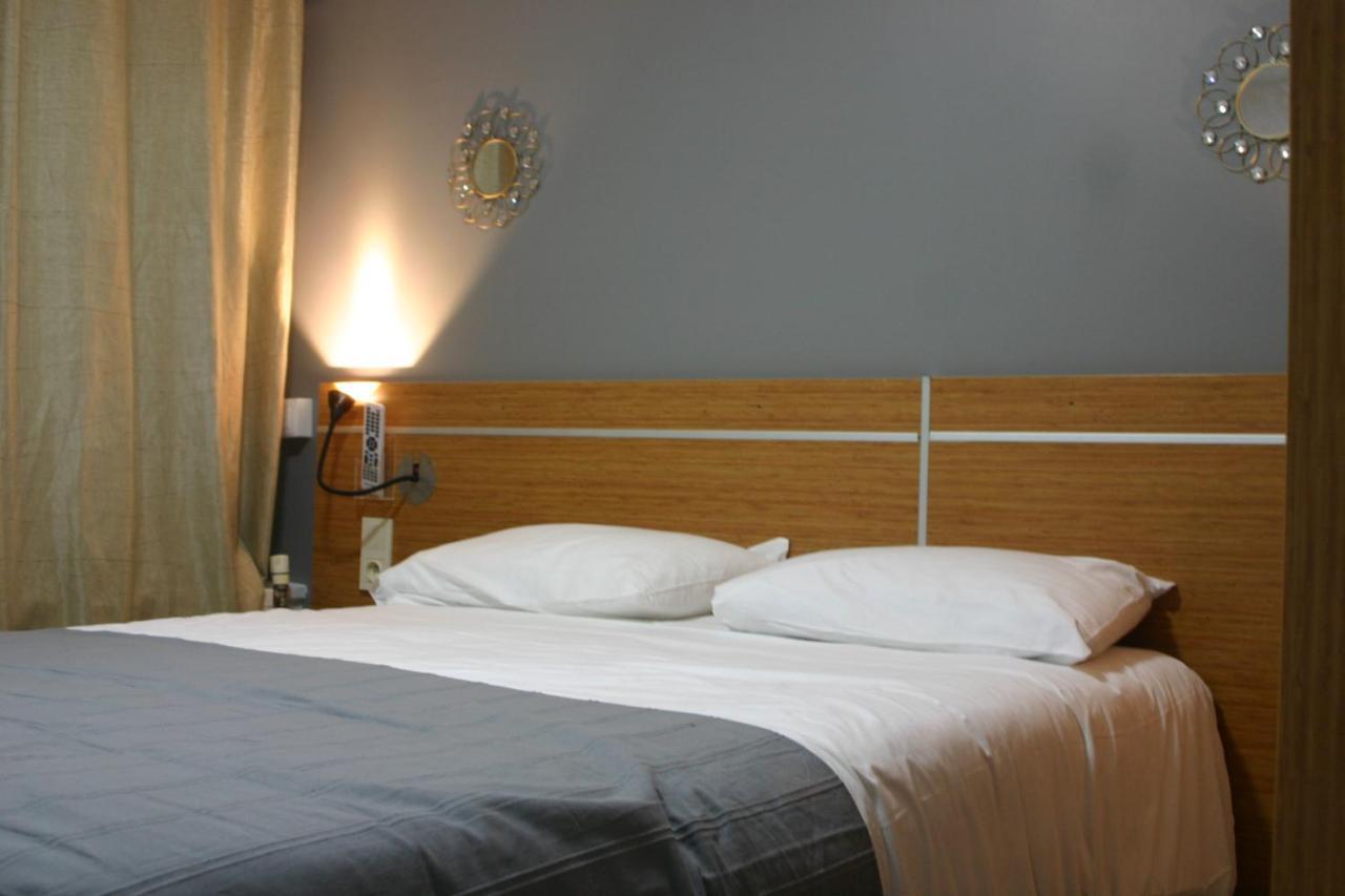 פואטייה Helios Hotel מראה חיצוני תמונה