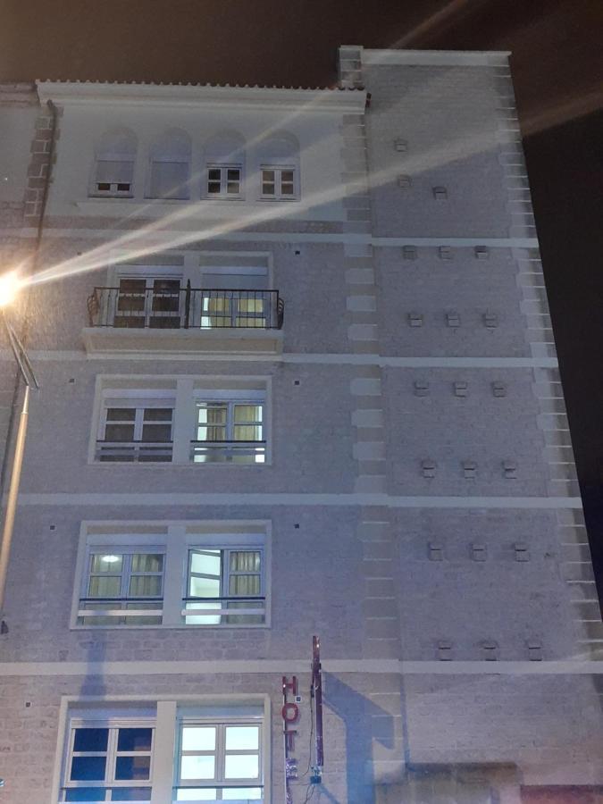 פואטייה Helios Hotel מראה חיצוני תמונה